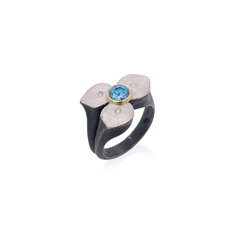Flower Ring in Platinum with Blue Zircon