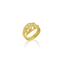 4 ribbon ring with various sized round diamonds