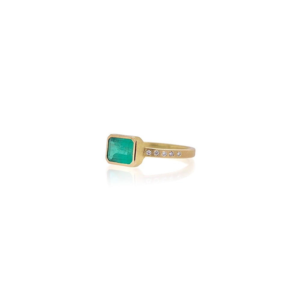emrald cut emerald stacking ring