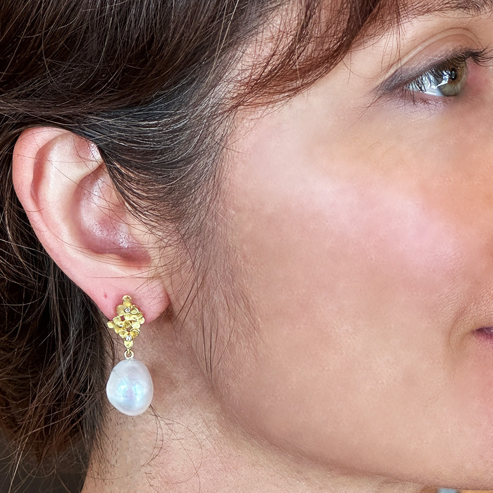 Fresh Water Baroque Pearl with Trillium Top Earring