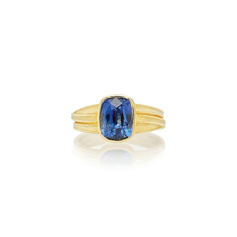 3 Ribbon Ring with Cushion Cut Ceylon Sapphire