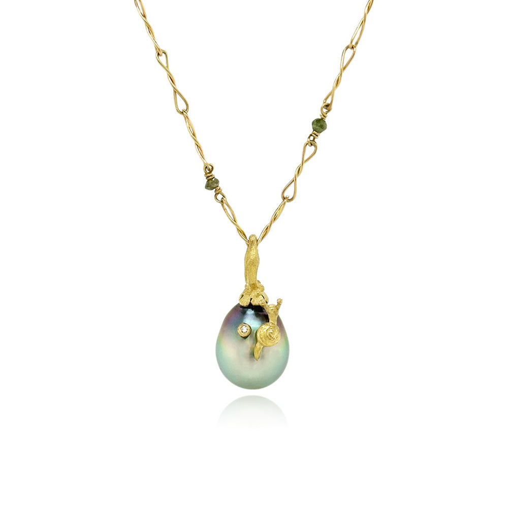 Tahitian Pearl pendant with Snail