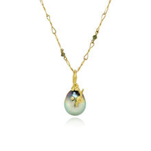 Tahitian Pearl pendant with Snail