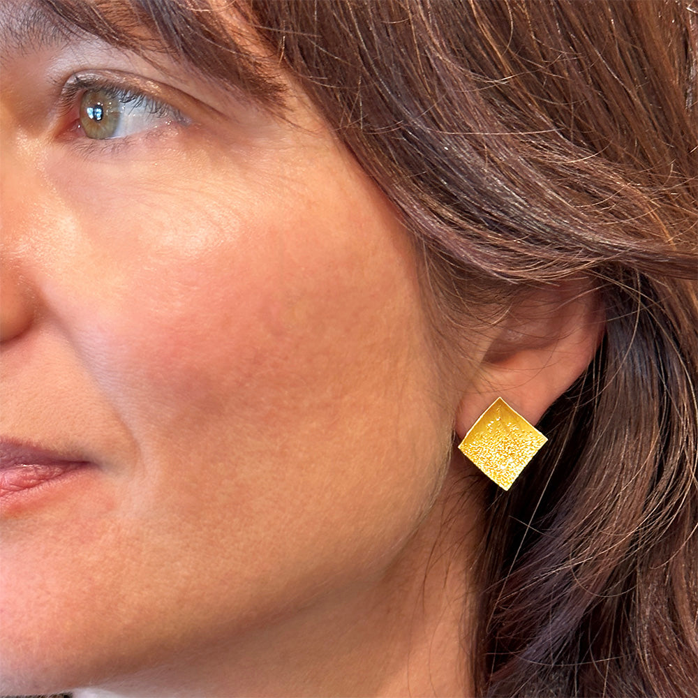 Square Stardust earrings in 18k