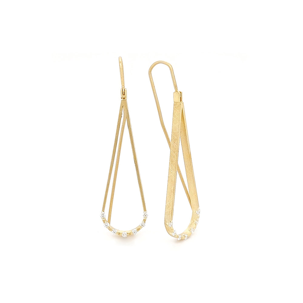 tear drop-shaped "leaf" earrings in 18k