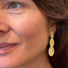 triple oval stardust earrings in 18k