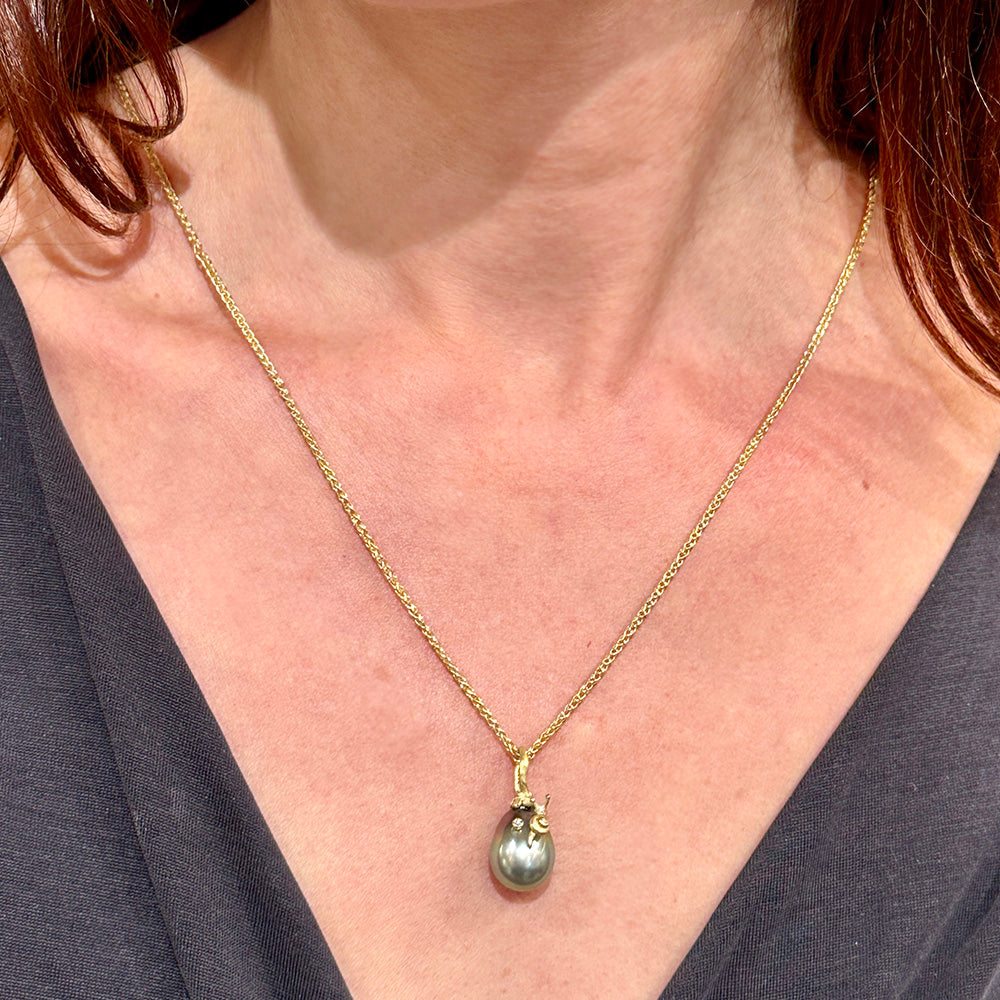 Grey Tahitian pearl pendant