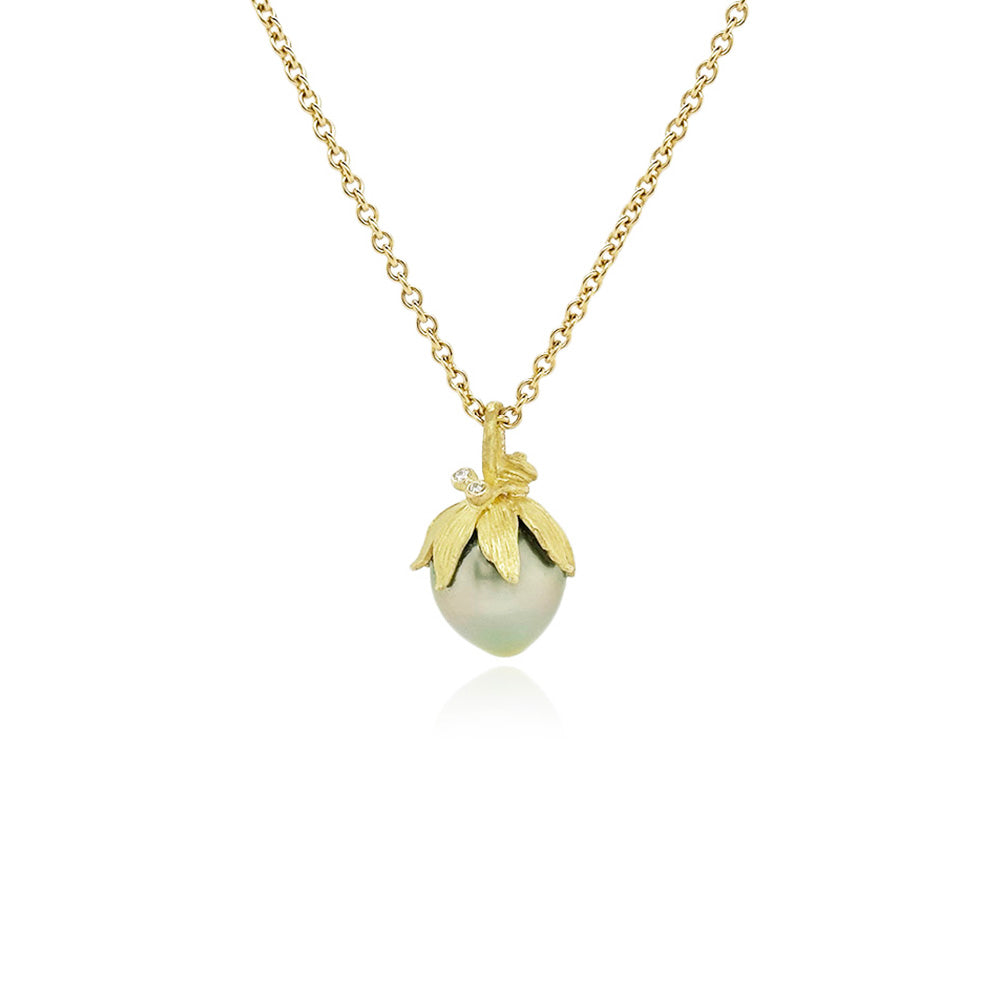"strawberry" grey Tahitian pearl pendant with snail
