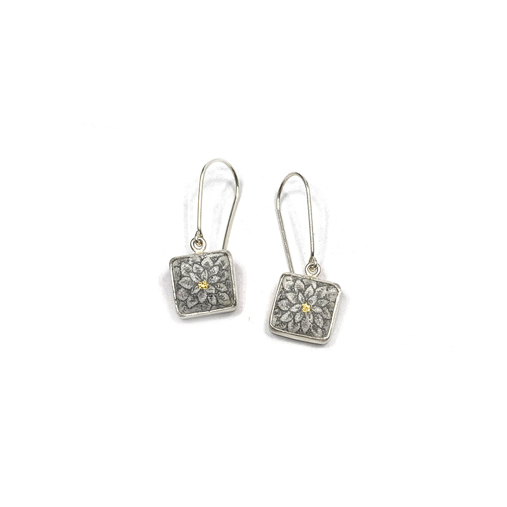 square dangles, chrysanthemum