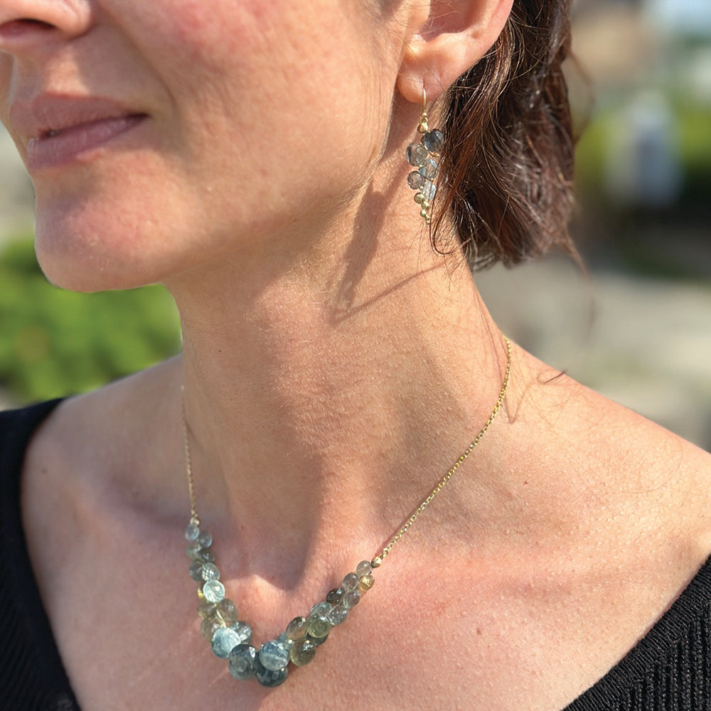 Small Caviar earrings in Moss aquamarine and scoop necklace