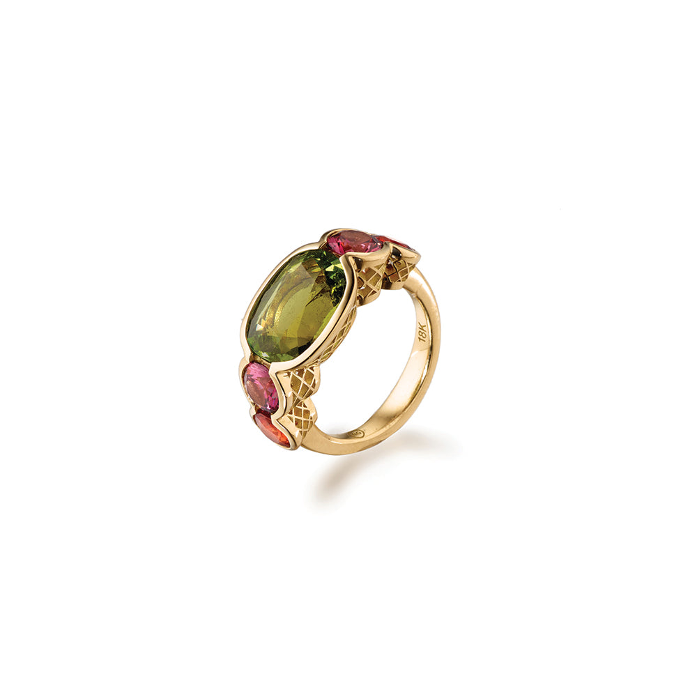 Scallop ring with garnets and sapphire