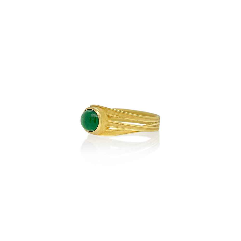 3 ribbon ring with cabochon emerald