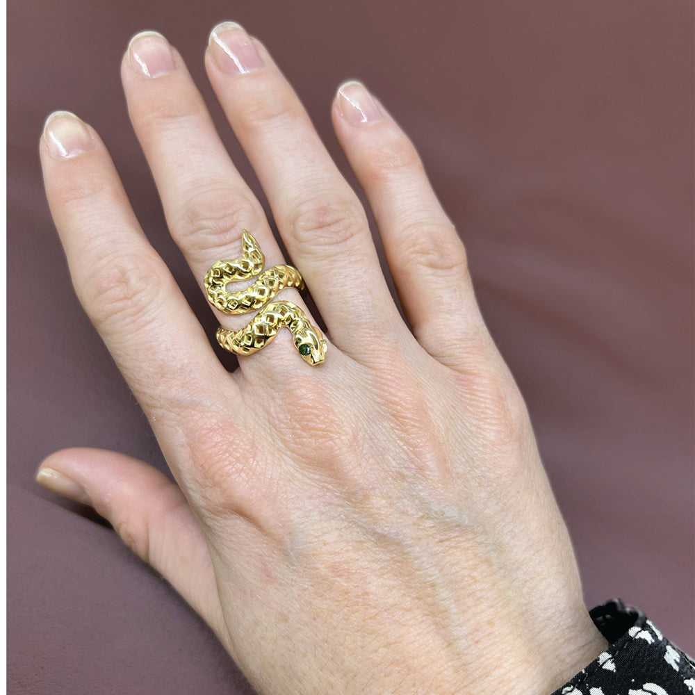 Emerald snake ring hand model