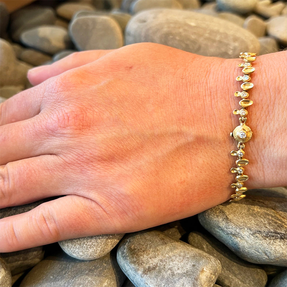 shell bracelet