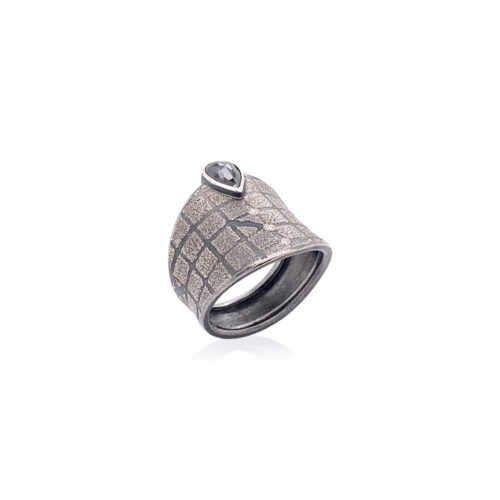 "Grid" Ring with black and white diamonds