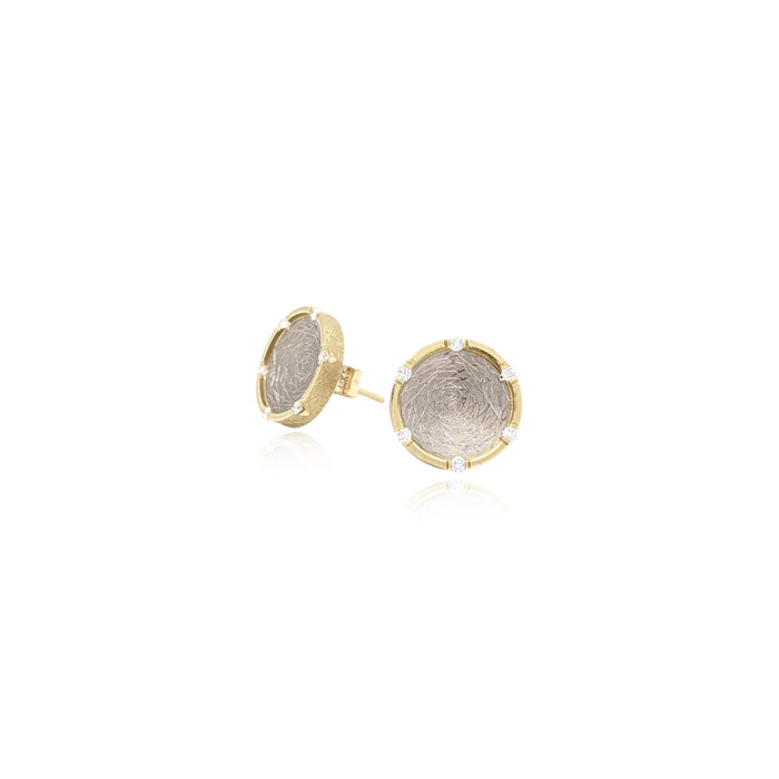 Round Stud earrings with diamonds