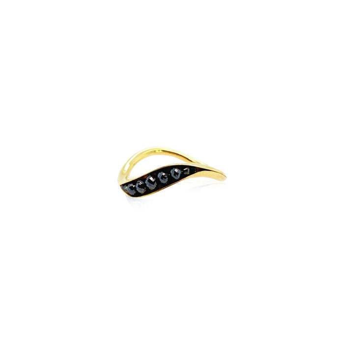 wave ring with black diamonds in 18k