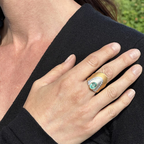 Paraiba tourmaline, platinum 22k and 18k gold ring