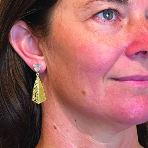 ALIcarvedmoonstoneer