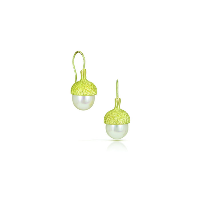 Acorn earrings with south sea peals in 18k green gold