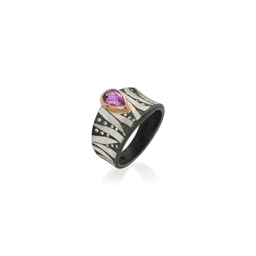 Cigar band ring with pink sapphire, diamonds and platinum stripes