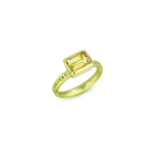 East-West ring in yellow beryl and yellow sapphires