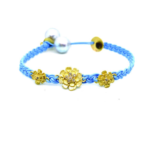 sky blue woven bracelet with flowers and tahitian pearls
