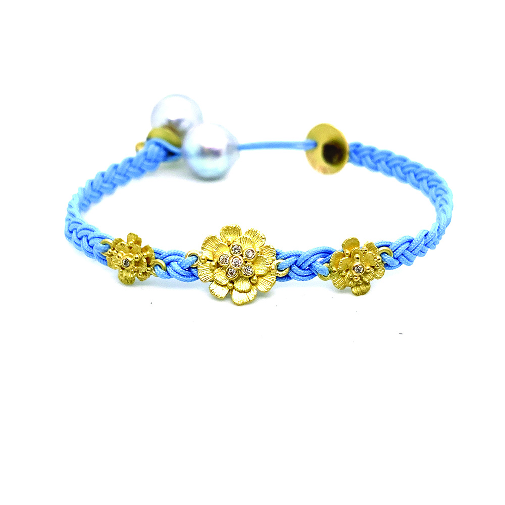 sky blue woven bracelet with flowers and tahitian pearls