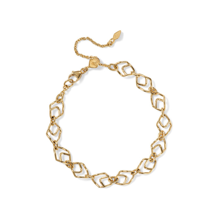 Arrow chain link bracelet in 18k yellow gold with a lobster clasp and an extention chain. Bracelet is 8" long x 5/16" wide.