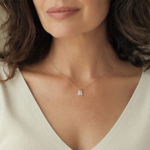 Double free-set trapedzoidal bageutte diamond necklace