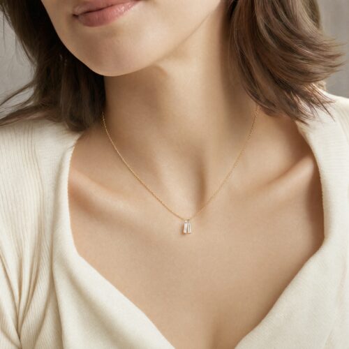Free-set straight baguette diamond necklace